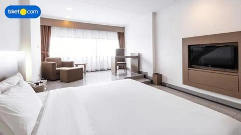 Bed in Danau Toba Hotel International