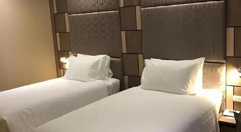 Bed in Sri U-Thong Grand Hotel