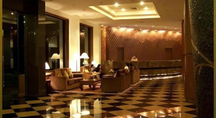 Sri U-Thong Grand Hotel