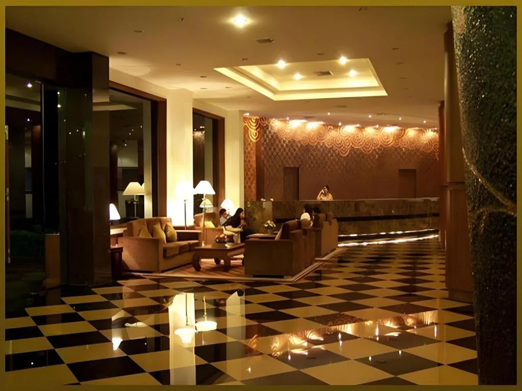 Sri U-Thong Grand Hotel