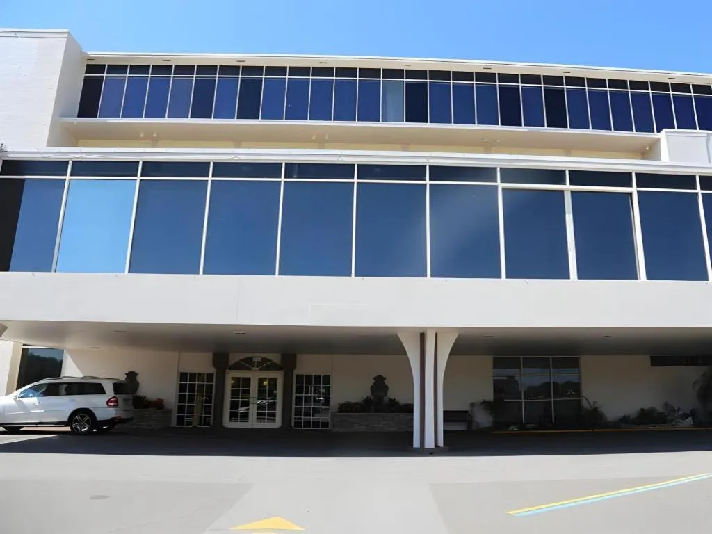 Magnuson Grand Conference Hotel