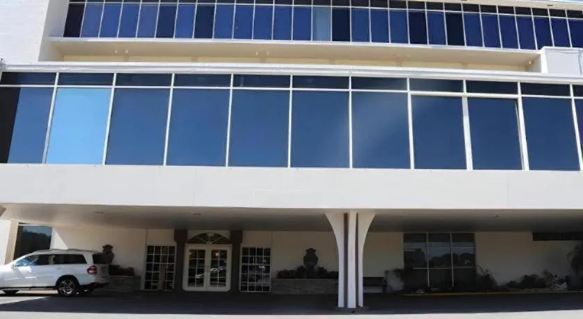 Magnuson Grand Conference Hotel