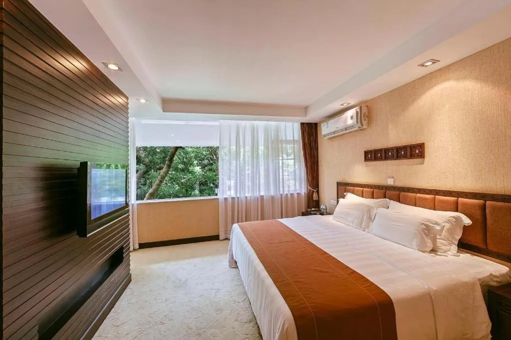Bed in Nanhai Oil Hotel