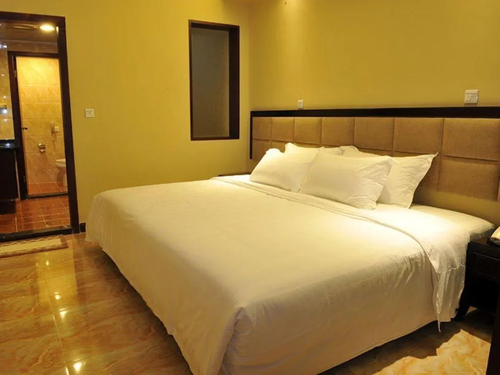 Bed in Nanhai Oil Hotel
