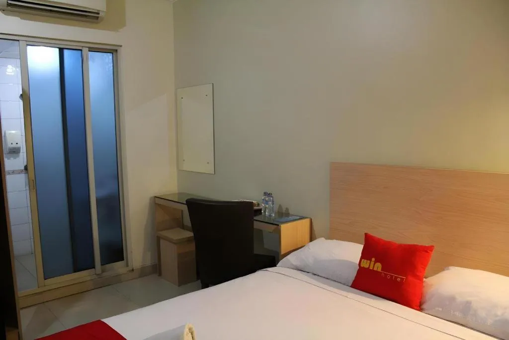 Bed in Win Hotel Blok M