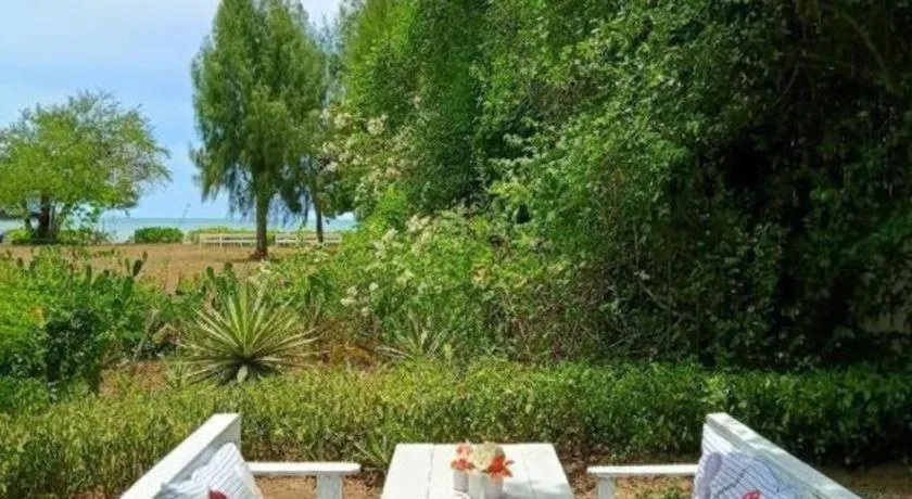 Brassiere Beach Hotel