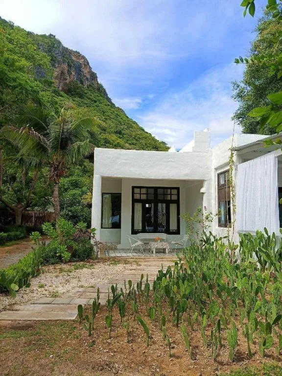 Brassiere Beach Hotel