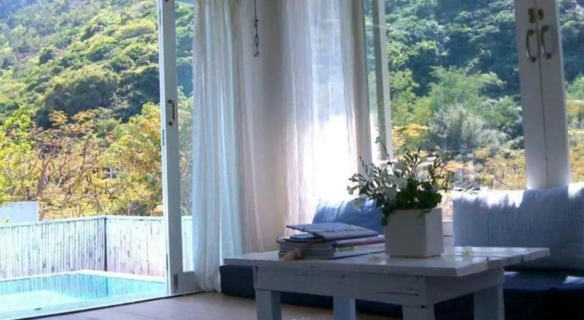 Brassiere Beach Hotel