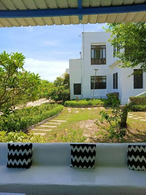 Brassiere Beach Hotel