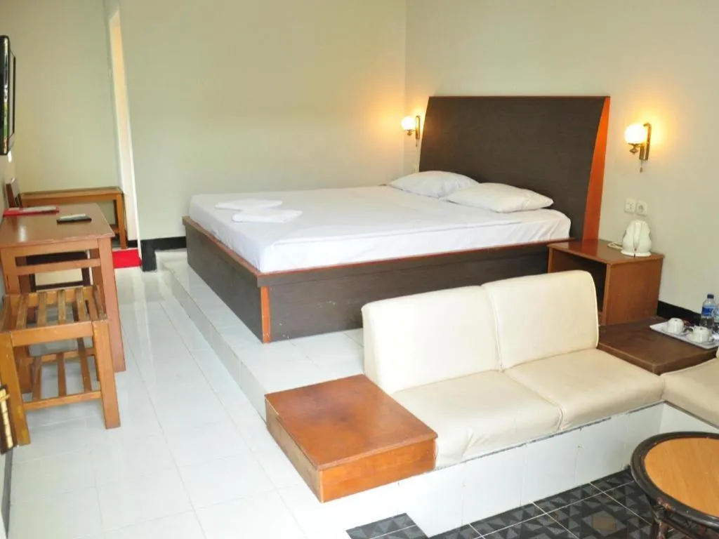 Bed in Hotel Minahasa