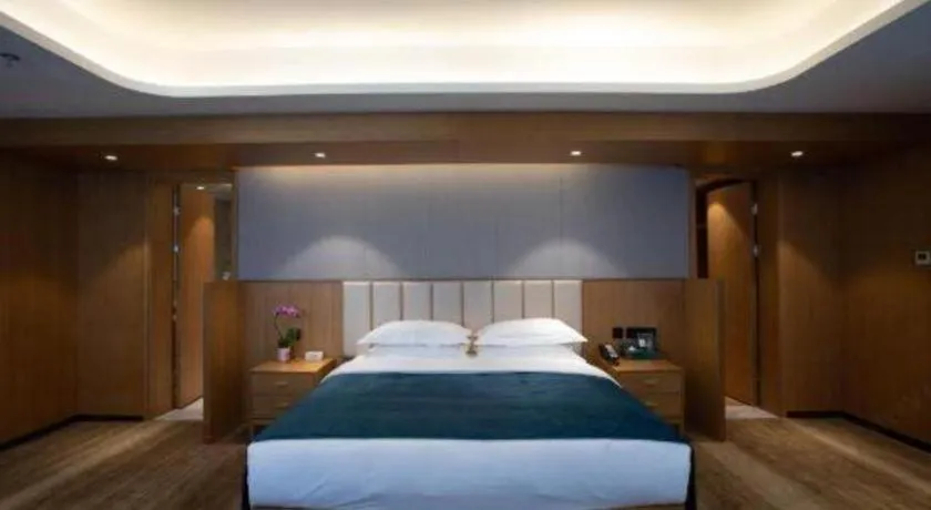 Bed in Kunming Greenlake View Hotel