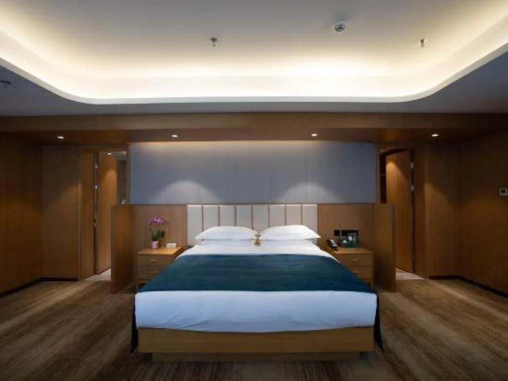 Bed in Kunming Greenlake View Hotel