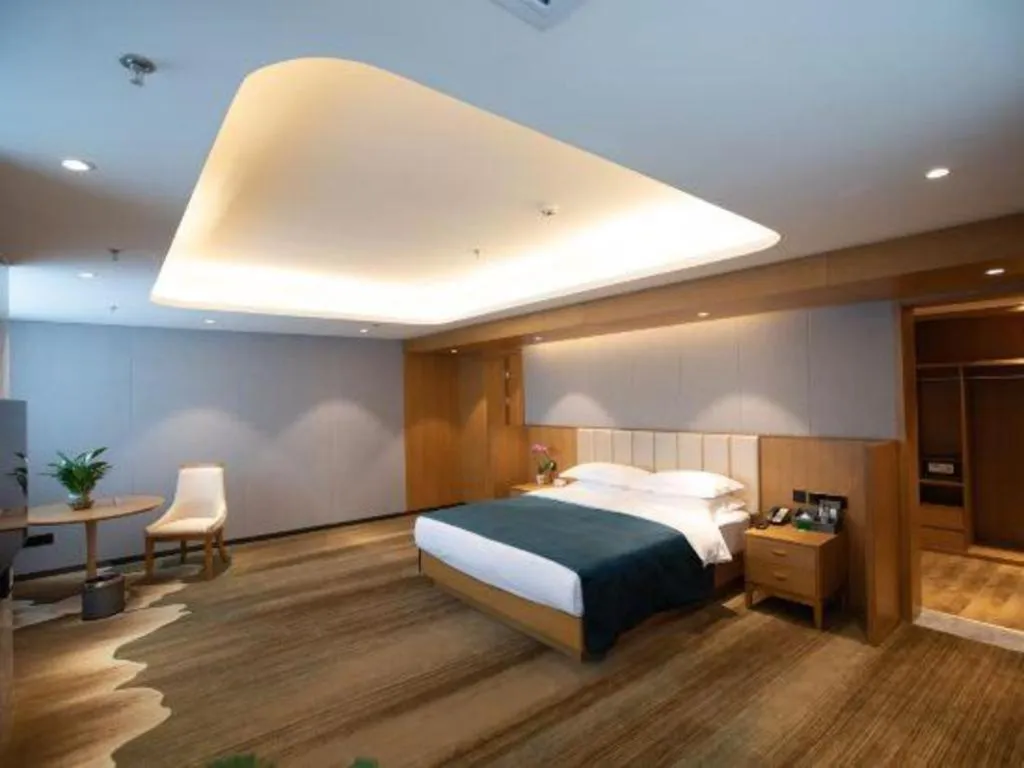 Bed in Kunming Greenlake View Hotel