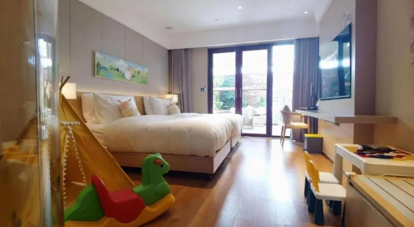 Bed in Dongguan Castfast Hotel