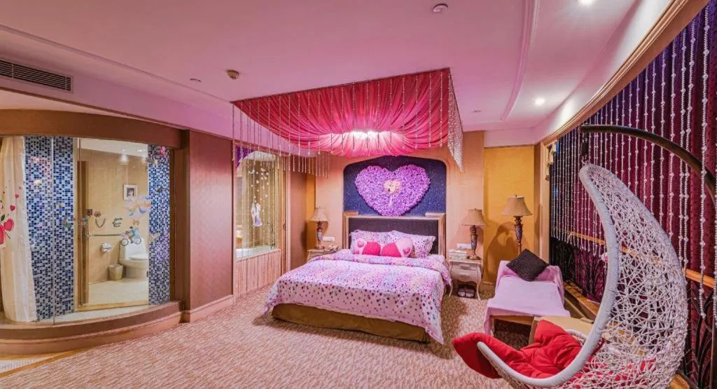 Bed in Dongguan Castfast Hotel