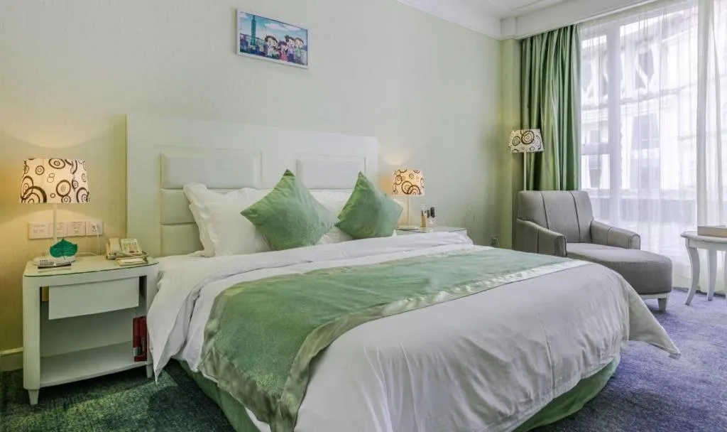 Bed in Dongguan Castfast Hotel