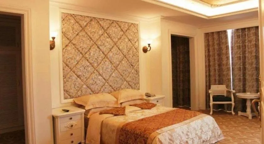 Bed in Dongguan Castfast Hotel