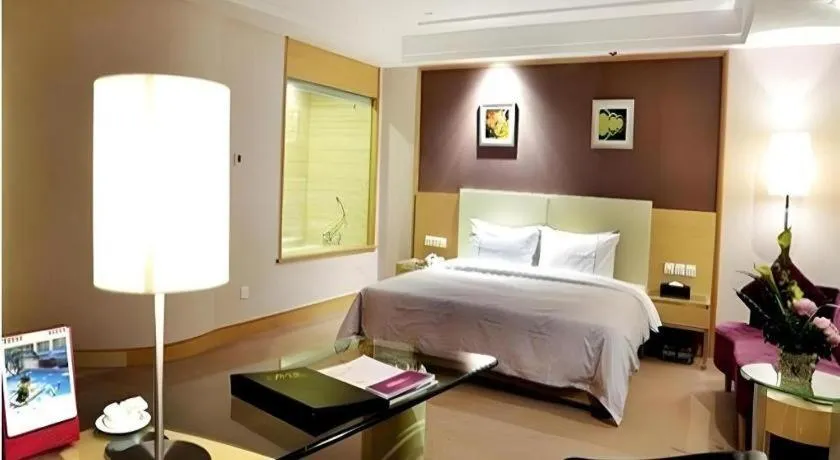 Bed in Dongguan Castfast Hotel