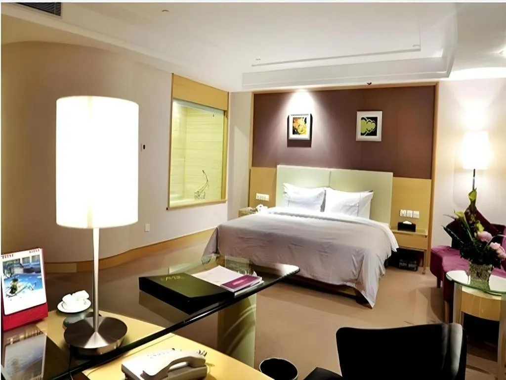 Bed in Dongguan Castfast Hotel