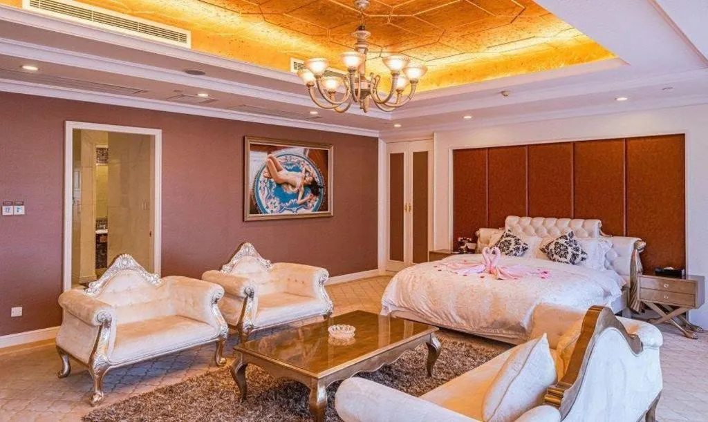 Bed in Dongguan Castfast Hotel