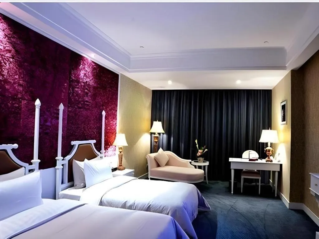 Bed in Dongguan Castfast Hotel