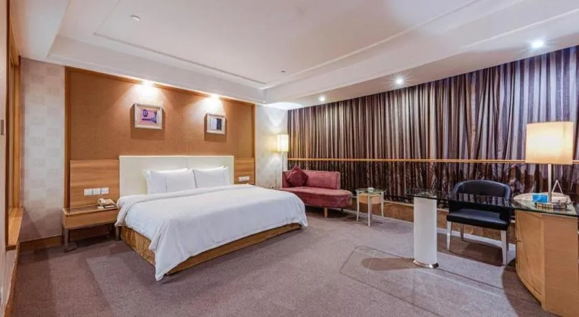 Bed in Dongguan Castfast Hotel