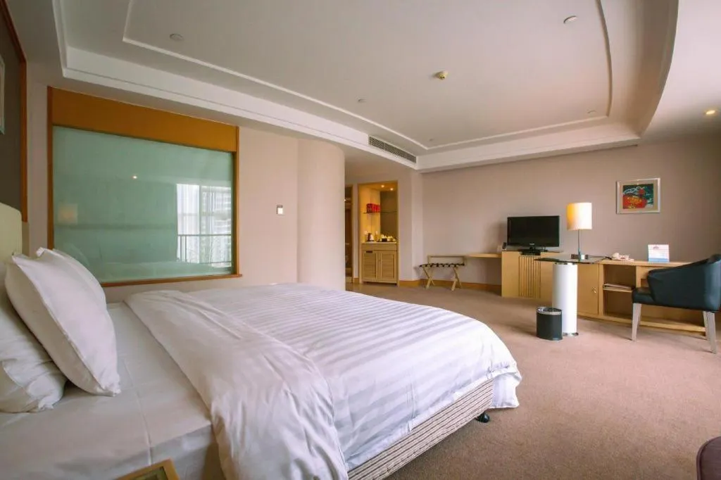 Bed in Dongguan Castfast Hotel