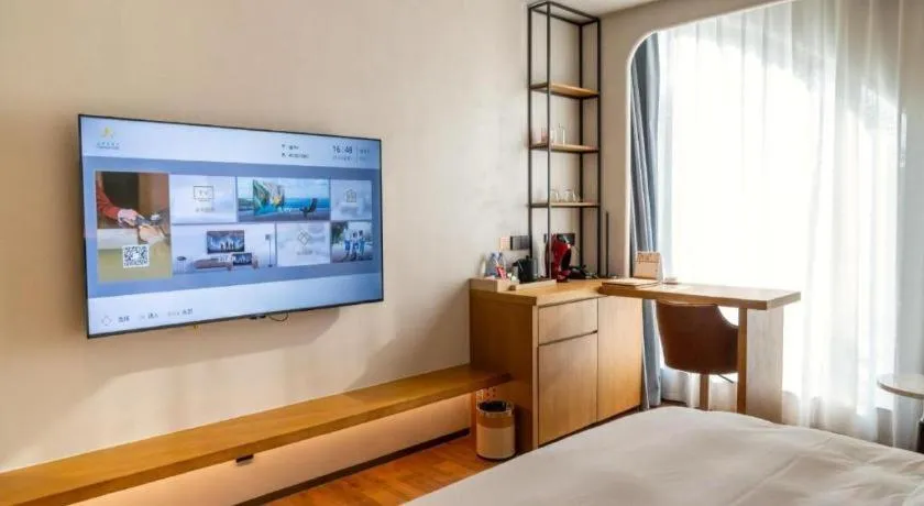 Bed in Dongguan Castfast Hotel