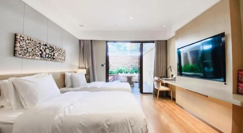 Bed in Dongguan Castfast Hotel