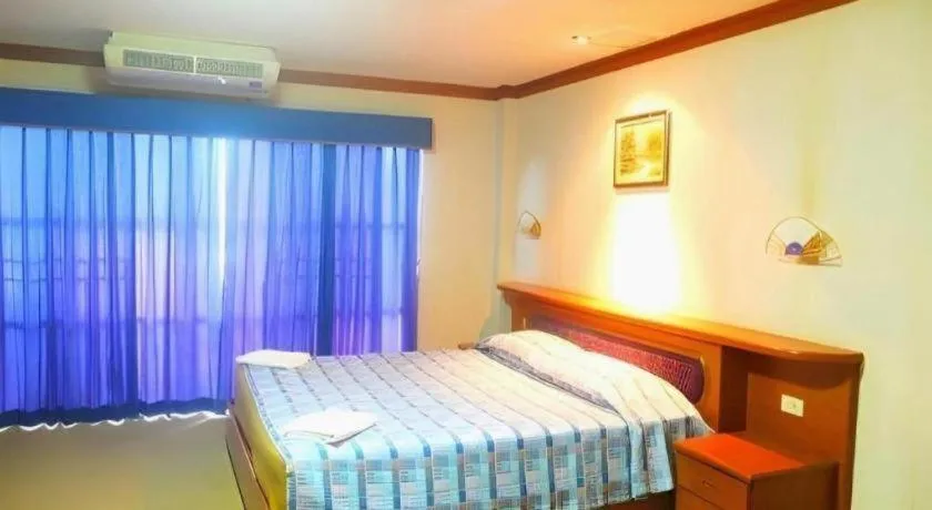 Bed in Sea Falcon on the Water