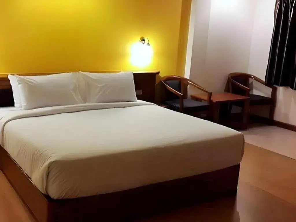 Bed in Sea Falcon on the Water Bed in Sea Falcon on the Water