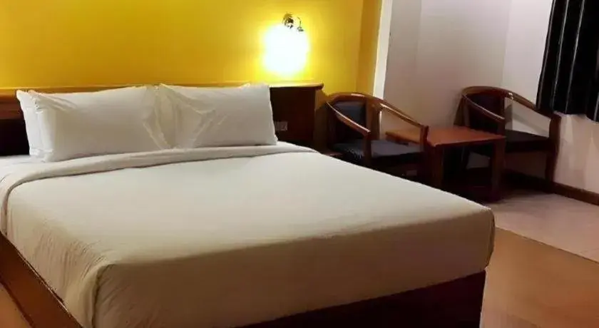 Bed in Sea Falcon on the Water Bed in Sea Falcon on the Water