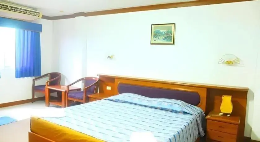 Bed in Sea Falcon on the Water Bed in Sea Falcon on the Water