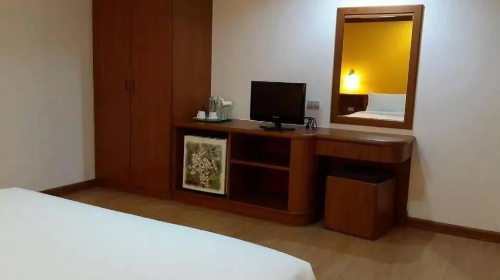 Bed in Sea Falcon on the Water