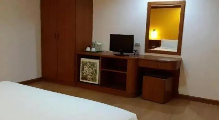 Bed in Sea Falcon on the Water Bed in Sea Falcon on the Water