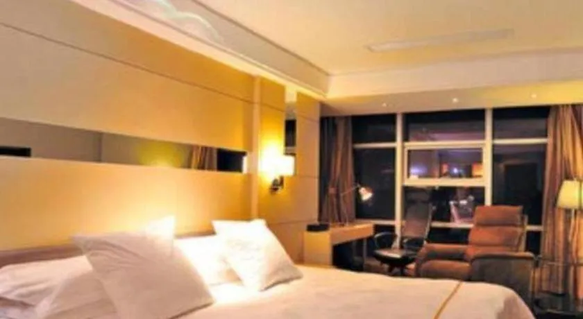 Bed in Urumqi Bayinhe Hotel