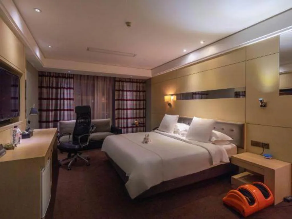 Bed in Urumqi Bayinhe Hotel