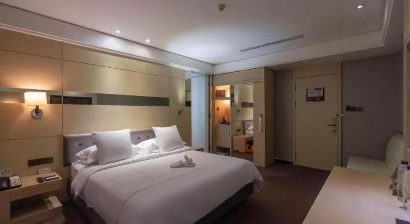 Bed in Urumqi Bayinhe Hotel