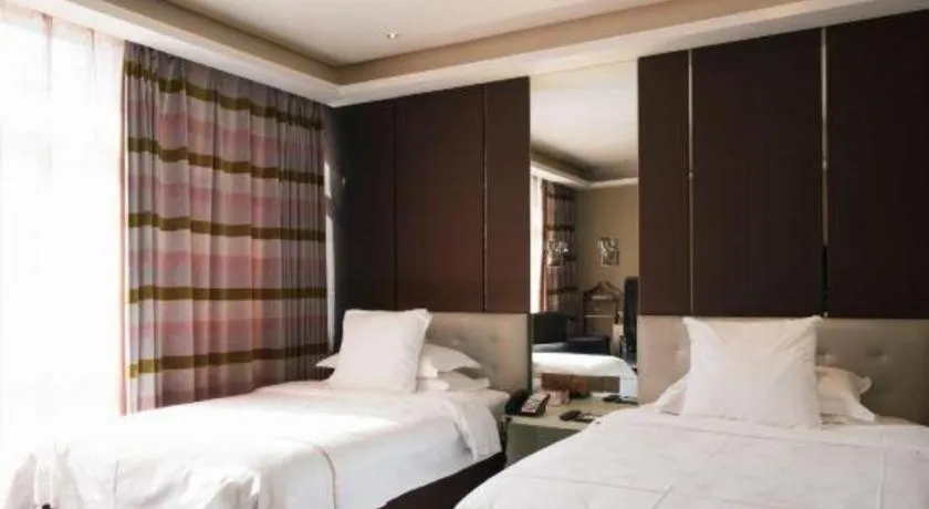 Bed in Urumqi Bayinhe Hotel