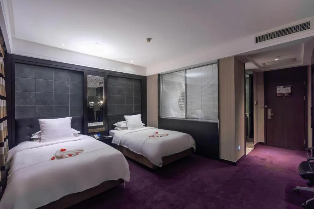 Bed in Urumqi Bayinhe Hotel