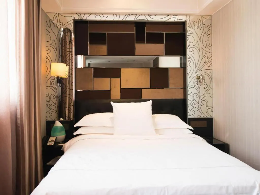 Bed in Urumqi Bayinhe Hotel