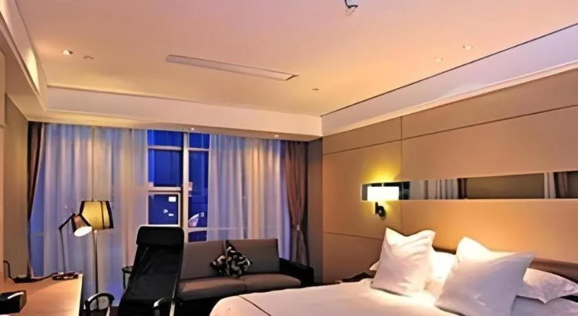 Bed in Urumqi Bayinhe Hotel