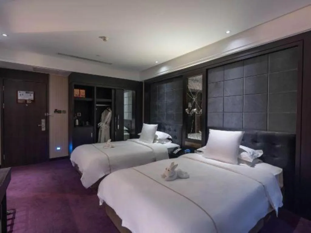 Bed in Urumqi Bayinhe Hotel