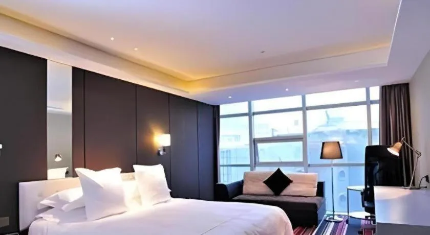 Bed in Urumqi Bayinhe Hotel