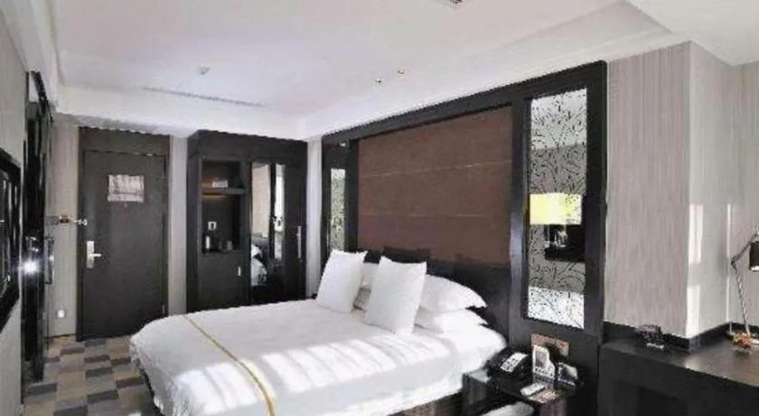 Bed in Urumqi Bayinhe Hotel