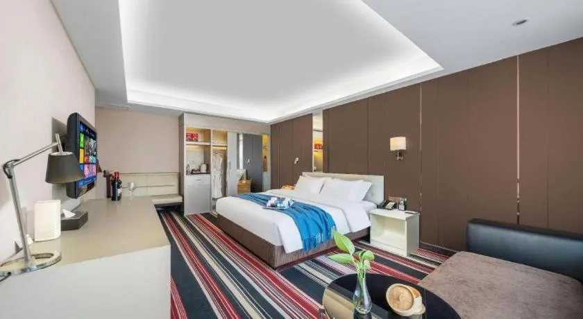 Bed in Urumqi Bayinhe Hotel