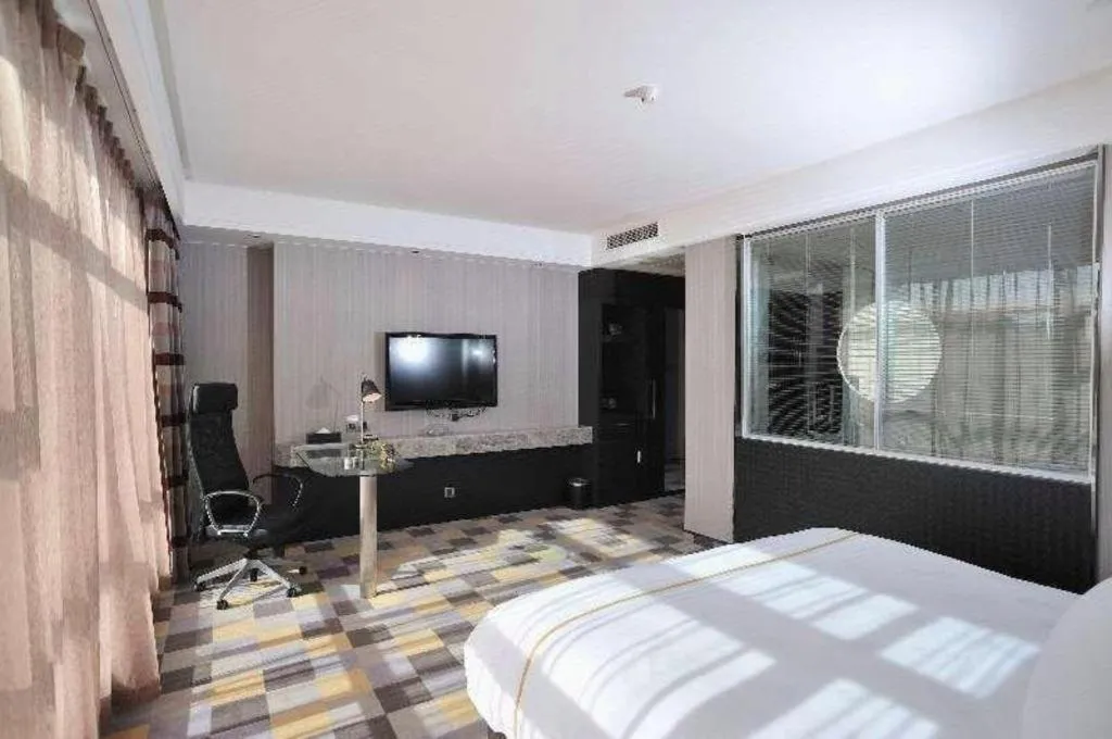 Bed in Urumqi Bayinhe Hotel