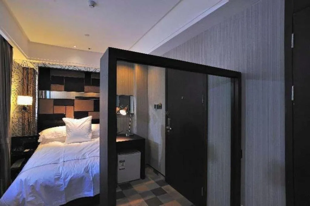 Bed in Urumqi Bayinhe Hotel