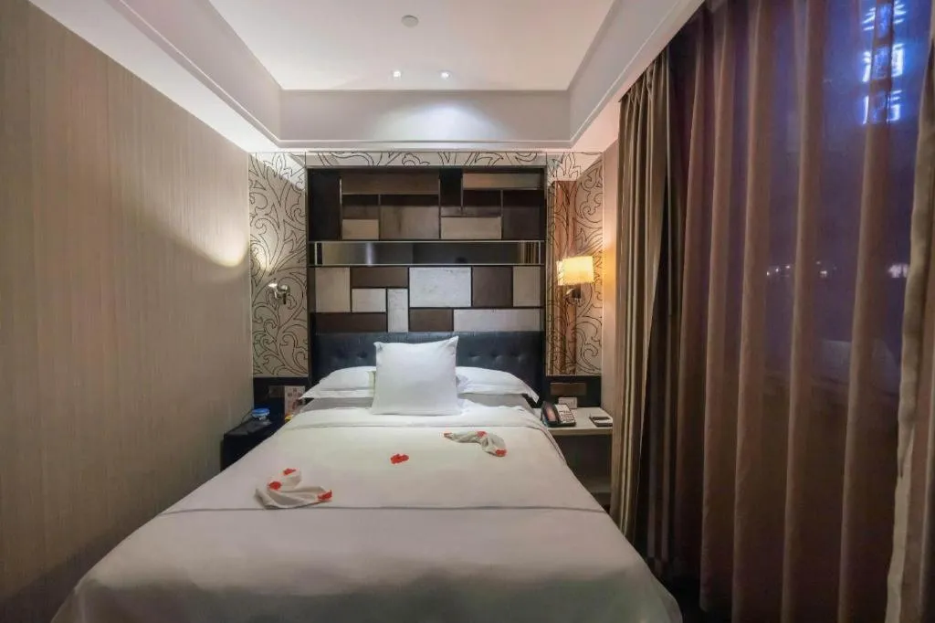 Bed in Urumqi Bayinhe Hotel