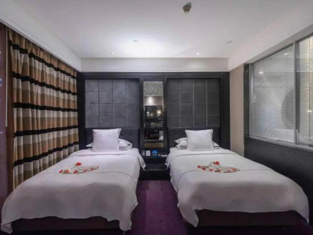 Bed in Urumqi Bayinhe Hotel